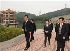 Mrs Lam visits the Shenzhen Reservoir, which receives Dongjiang water from a dedicated aqueduct.
