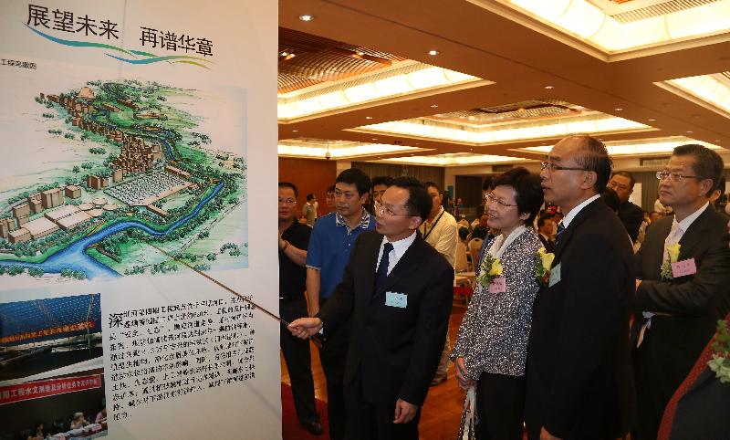 Mrs Lam (third right) and Mr Chan (first right) tour the exhibition.