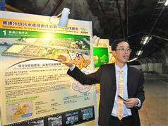 黎卓豪講解「搬遷沙田污水處理廠往岩洞的可行性研究」。 