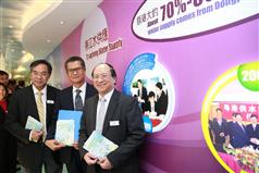 Mr Chan (centre), Mr Ma (right) and Dr Lo tour the theme zone on precious Dongjiang water in the Water Resources Education Centre.