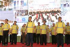 Mr Leung (front row, centre), Mr Chan (front row, first right) and Mr Lee (front row, first left) pledge with more than 30,000 construction workers to achieve the goal of zero accidents on construction sites.