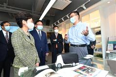 The Chief Executive, Mrs Carrie Lam, visited the Shenzhen-Hong Kong Innovation and Technology Co-operation Zone in Shenzhen today (August 26). Photo shows Mrs Lam (second left) being briefed on the innovation and entrepreneurship projects of the Hong Kong University of Science and Technology. Looking on is the Mayor of the Shenzhen Municipal Government, Mr Chen Rugui (third left).