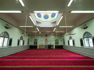 The Government today (May 20) gazetted a notice announcing that the Antiquities Authority (i.e. the Secretary for Development) has declared Jamia Mosque and Hong Kong City Hall in Central, and Lui Seng Chun in Mong Kok as monuments under the Antiquities and Monuments Ordinance. Photo shows the interior of the prayer hall of Jamia Mosque. Pointed arch windows with window leaves fitted with pointed multifoil coloured glazing are on both sides of the prayer hall.