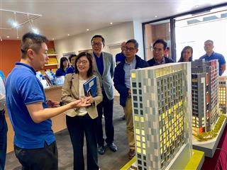 The Secretary for Development, Ms Bernadette Linn, today (April 24) visited Jiangmen and Zhuhai to inspect the operation and development of the Modular Integrated Construction (MiC) manufacturing bases in the area. Photo shows Ms Linn (second left); the Permanent Secretary for Development (Works), Mr Ricky Lau (fourth right); and the Under Secretary for Development, Mr David Lam (third right), inspecting the manufacturing base of CIMC Modular Building Systems Holdings Co Ltd in Jiangmen and visiting its MiC display centre.