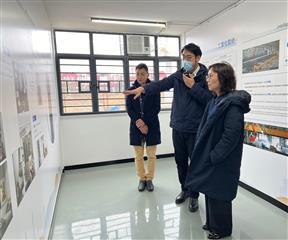 The Secretary for Development, Ms Bernadette Linn, attended the Modular Integrated Construction (MiC) Supply Chain Conference in Huizhou today (January 23). During her stay in Huizhou, Ms Linn inspected two manufacturing bases of MiC modules to learn about their operation and development. Photo show Ms Linn (right) being briefed on the research and development at China Construction Science and Industry Corporation Limited today.