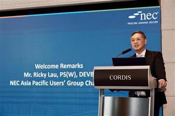 The Civil Engineering and Development Department, the Drainage Services Department and the Highways Department today (June 27) received Martin Barnes Awards at an awards presentation ceremony held by the New Engineering Contract Users' Group of the United Kingdom to commend Hong Kong awardees. Photo shows the Permanent Secretary for Development (Works), Mr Ricky Lau, giving a speech at the awards presentation ceremony.