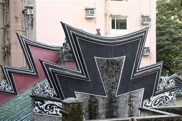 政府今日（十月十日）刊宪，根据《古物及古迹条例》将位于坚尼地城的鲁班先师庙列为法定古迹。图示庙宇的梯级形山墙。