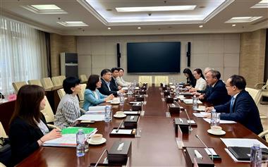 发展局局长甯汉豪今日（七月二十三日）展开北京访问行程。图示甯汉豪（左三）与人力资源和社会保障部副部长俞家栋（右二）会面。