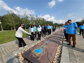 发展局局长甯汉豪今日（七月二十三日）展开北京访问行程。图示甯汉豪（左二）与「识水思源」国家水利建设暨文化科技参访团参观南水北调中线工程的终点站——团城湖调节池。
