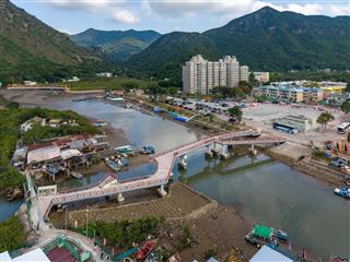 The Tai O Yim Tin Bridge will open to the public tomorrow (May 4). It is Hong Kong's first retractable bridge, mimicking the characteristics of Tai O's "hand-pulled ferry" in the past and connecting the riverbanks of Lung Shing Street and Sun Ki Street.