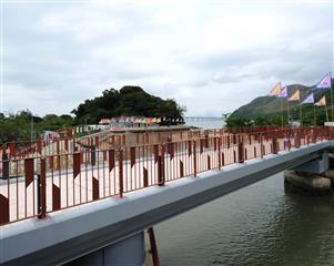 The Tai O Po Chue Tam Bridge will open to the public tomorrow (May 4). The Po Chue Tam Bridge adopts a rotational design that harmonises with the setting of the nearby Yeung Hau Temple.