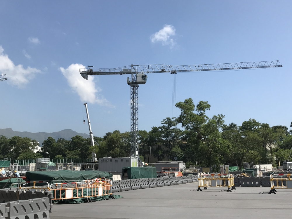 建造业议会大埔训练场提供多种起重机操作的训练和测试，提高操作员的安全意识及安全操作的技术标准。