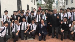 李焯芬教授勉励学生，学习饶公的自学精神。