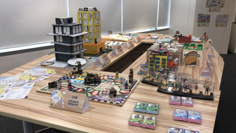 屋宇署早前举行「楼宇安全在棋中－桌上游戏设计比赛」，参赛作品有机会制作成屋宇署25周年推广纪念品，赛果将于9月公布。