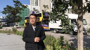 张家维身旁的金蒲桃是《指南》建议种植的树种之一，开花时候雄蕊成花球状，颜色鲜艳，花蜜也是野生动物的食粮。