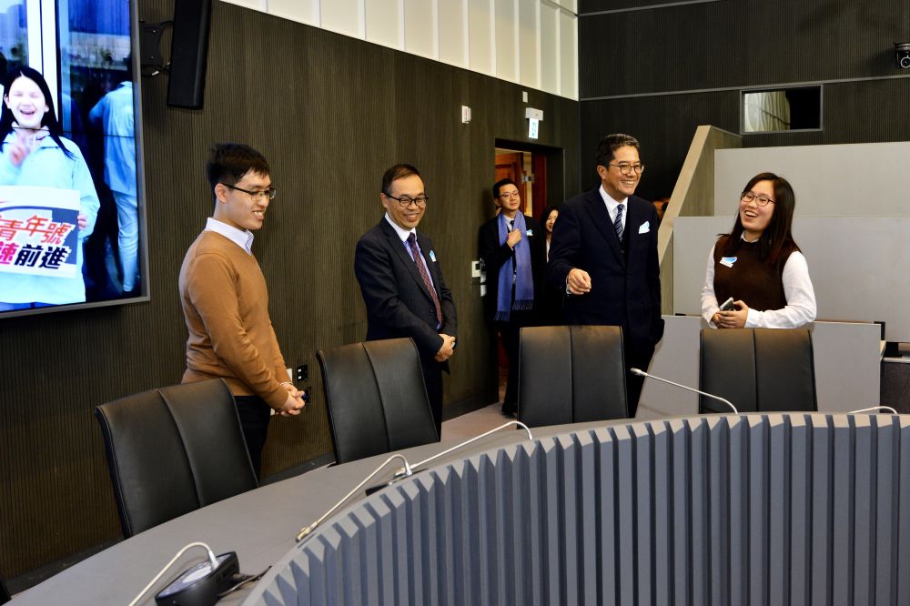 一号法庭现已活化成数码会议厅，添置了电子投票及即时传译系统，供青年人讨论政策、辩论及演说训练之用。