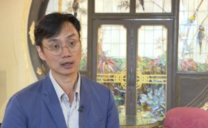 虎豹乐圃执行董事（项目发展）胡灿森表示，虎豹别墅采用上世纪20至30年代的中式折衷主义建筑风格，构思和布局均采用西式建筑方法，并以传统中国建筑特色作装饰，例如大宅采用了他身后富传统中国特色的月洞门设计。