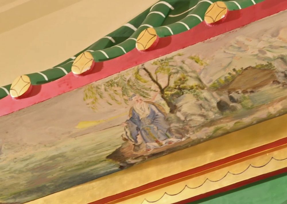 图中的飞檐绘有姜太公钓鱼的图画。