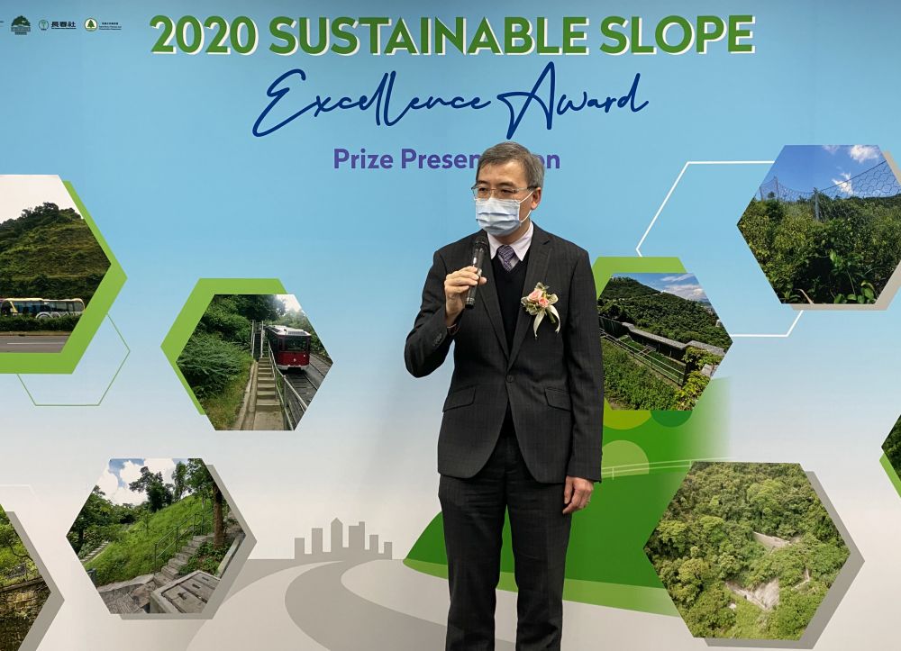 土力工程处处长张伟文博士在可持续斜坡美化大奖颁奖礼上致辞。他表示，这次活动是表扬工程业界在改善斜坡安全的同时，作出令自然生态可持续发展的贡献。