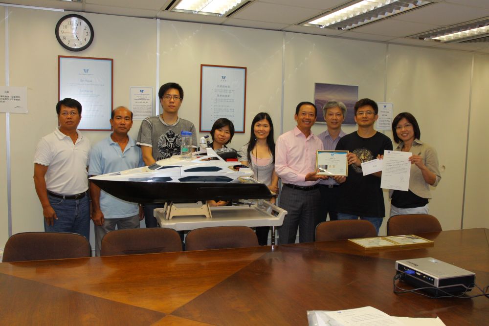 早在2011年，水务署同事已尝试自行改装用于游乐用途的遥控船在水塘取样。