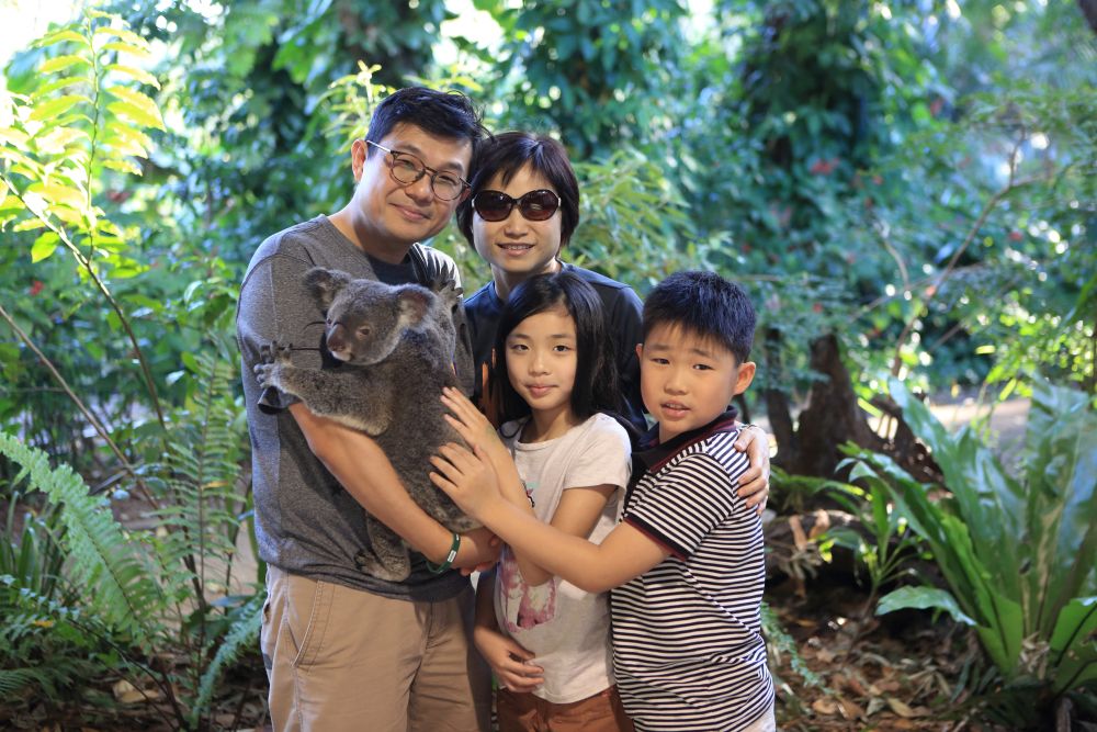 由于平日工作繁忙，刘佩玲以往每逢假期，都选择与家人到外地旅游，希望24小时与孩子相处。