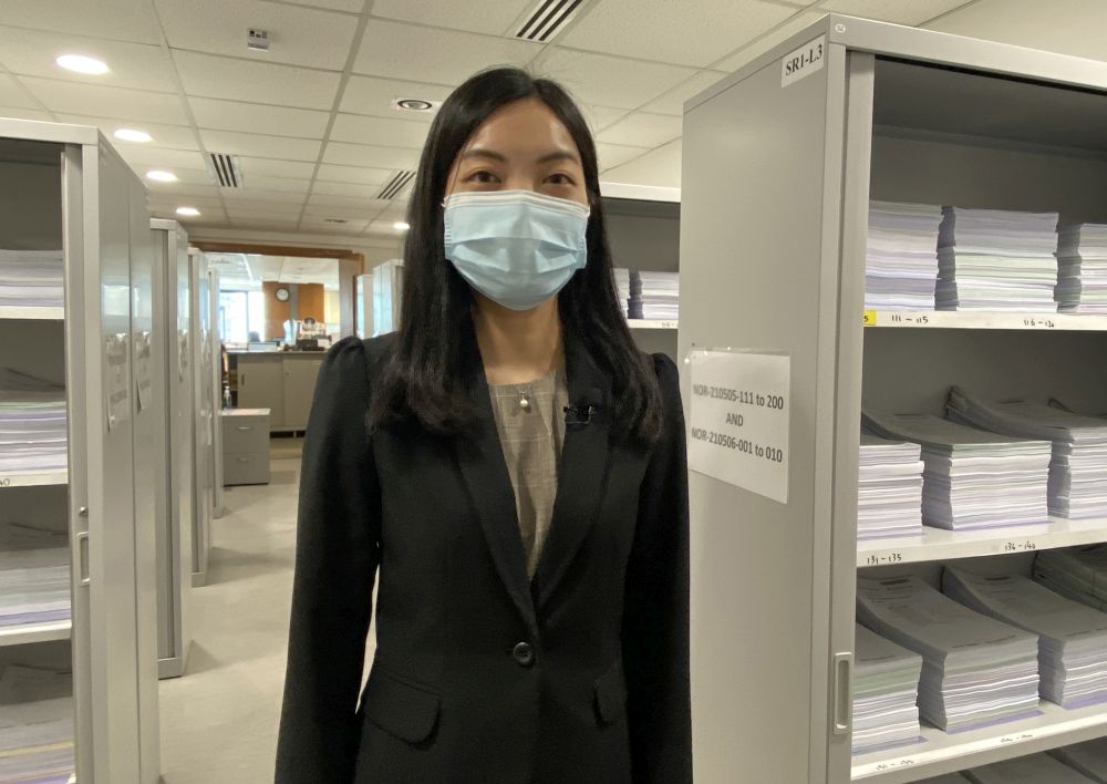 王凯龄表示，土地注册处每年平均处理约50万份契，当中大部分与物业买卖有关，如买卖合约、转让契约、按揭等。