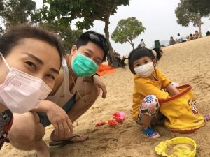 现时疫情较为舒缓，周末会尽量抽空与好动的大女儿到户外「放电」，亦让她锻鍊一下身体。