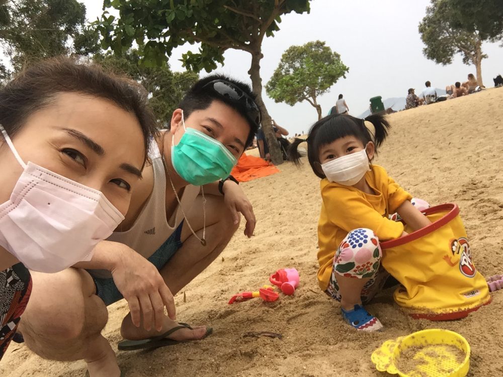 现时疫情较为舒缓，周末会尽量抽空与好动的大女儿到户外“放电”，亦让她锻炼一下身体。