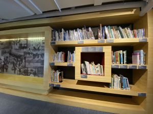 展城馆四楼增设的「荟友廊」，让访客可阅读有关城市规划和基建发展的书籍。