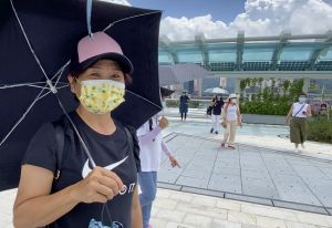 游客Amy表示，空中花园美丽的建筑设计及维港景色，勾起她对旧机场的回忆。