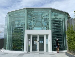 「坚农圃」在休憩用地旁营运开放式社区园圃，向市民推广身心健康和社区共融。