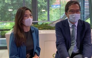 毕业于香港演艺学院的Jillian（左）投身建造业，将建筑融合艺术，建设各项主题公园设施。