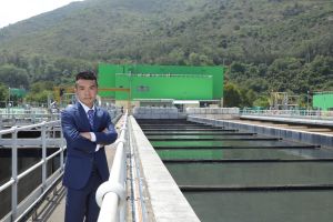 Leo带领团队管理小蠔湾污水处理厂的太阳能发电场，并参与不同项目，提升发电场的施工效率、安全及稳定性。工作令他有很大的满足感。