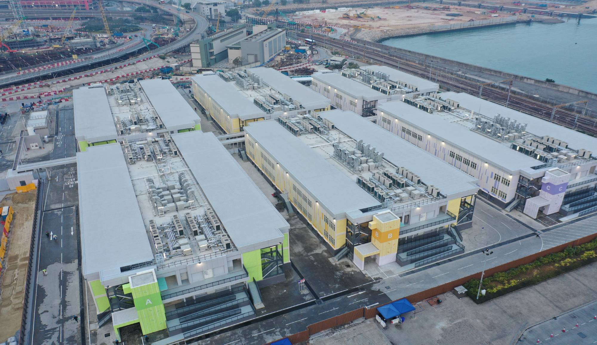 林世雄难忘的工务工程包括以“组装合成”建筑法（MiC）兴建检疫设施和临时医院（现名为“北大屿山医院香港感染控制中心”）。