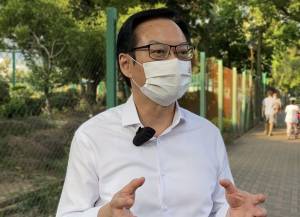 市建局行政总监韦志成指出，深水埗和荃湾均属旧区，很适合运用「油麻地及旺角地区研究」一些概念和工具，进行更深入及广泛的研究，提出规划及重整蓝图。