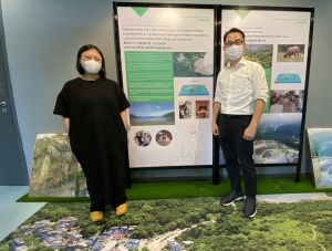 「重塑水口」项目负责人香港中文大学建筑学院锺宏亮教授（右）和项目成员黎颖诗博士（左）。
