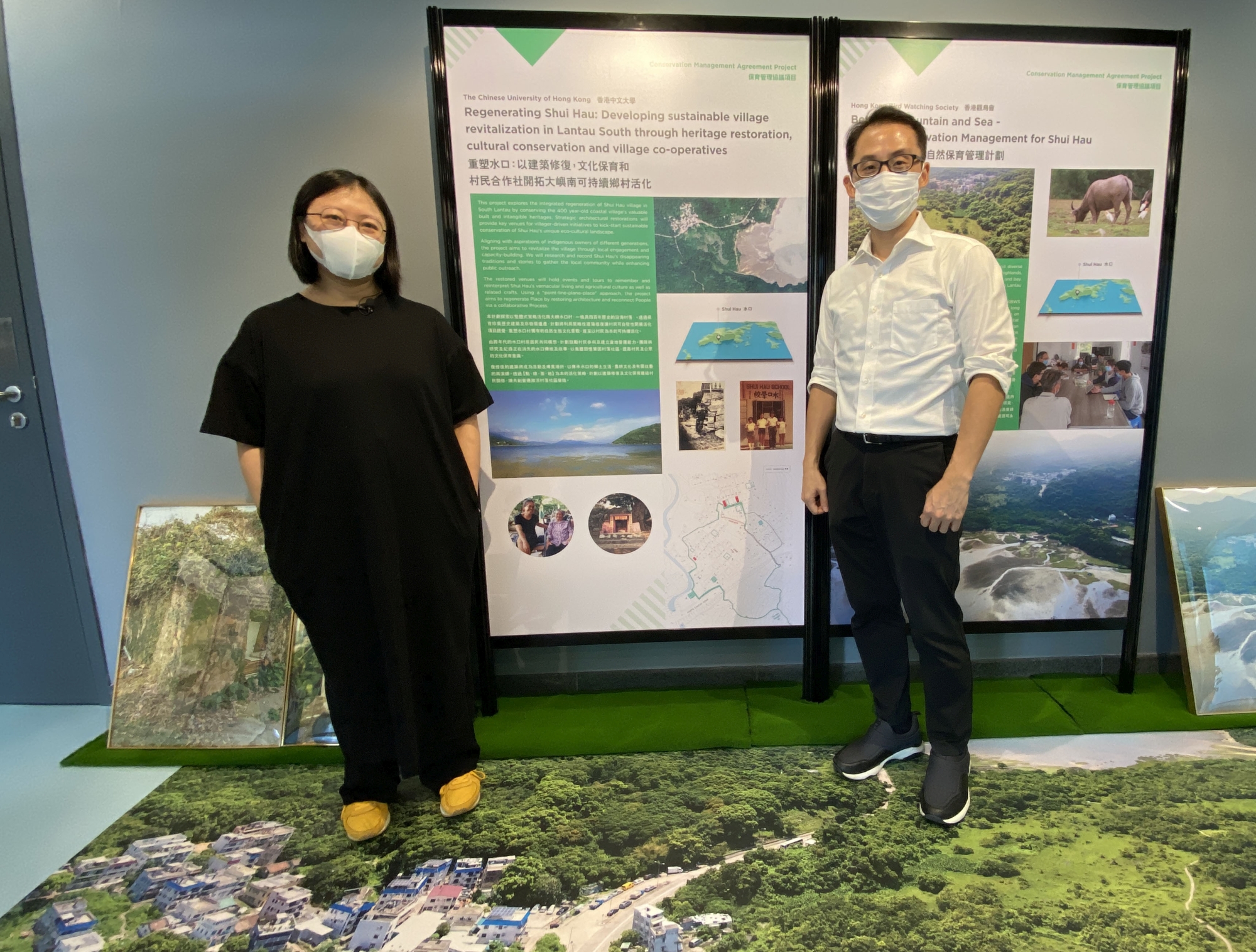 「重塑水口」项目负责人香港中文大学建筑学院钟宏亮教授（右）和项目成员黎颖诗博士（左）。
