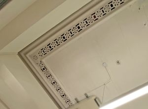 就建筑物具特色的装置或配件，例如壁炉、天花等，建筑署和营运机构都会以「修旧如旧」的原则保留和修复它们。