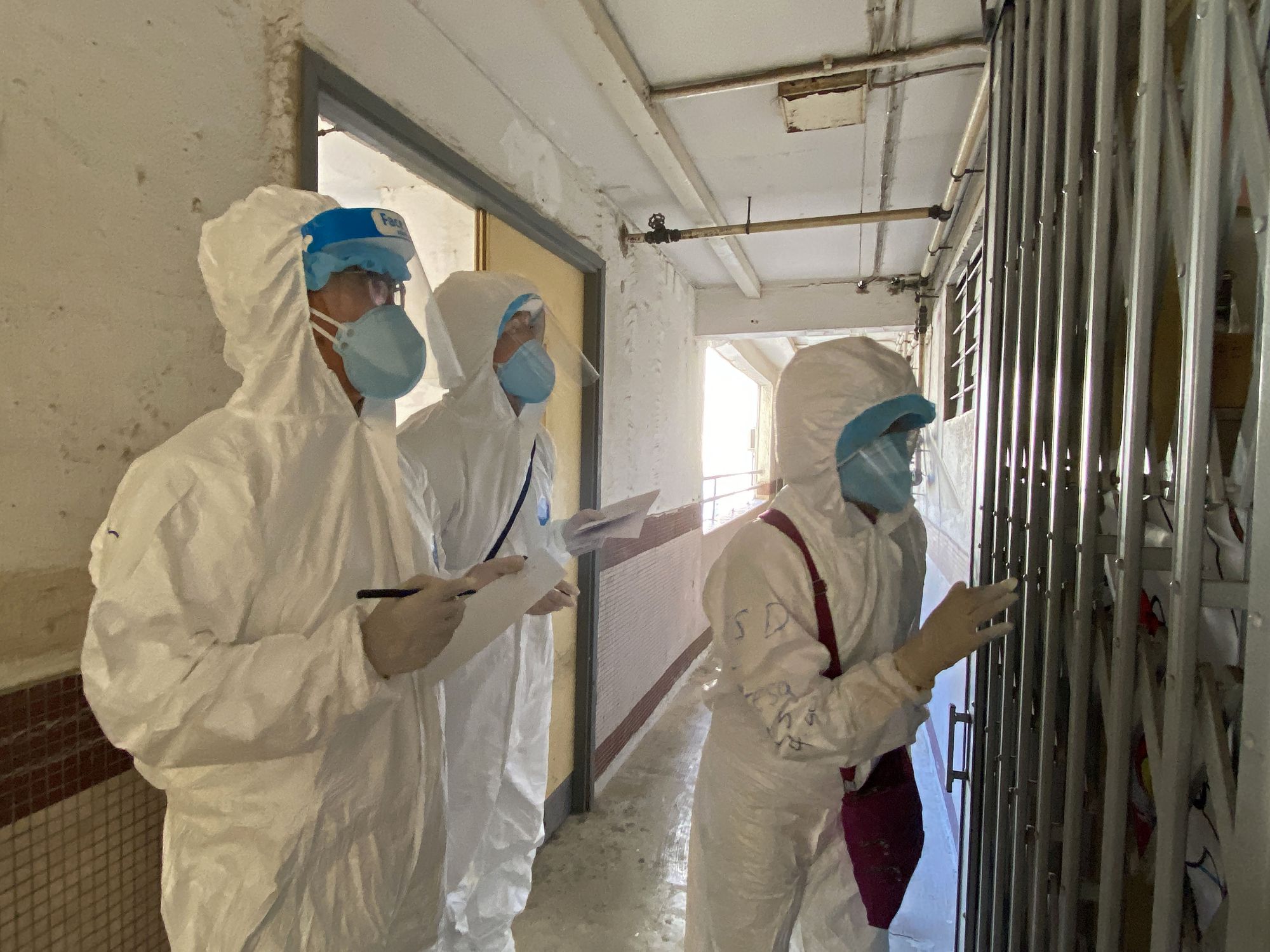 渠务署同事表示很高兴能为抗疫出一分力，相信大家做足保护措施，定能打赢这场抗疫战。