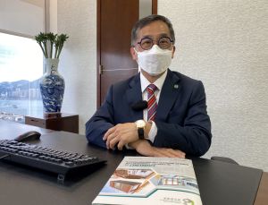 何安诚表示，完成「建造业检测日」和「疫苗通行证」后，上星期已有10万至11万工友上班，生产力达到九成。