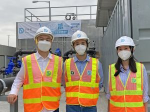 三位「渠记」同事表示很荣幸，能够以自己的专业知识为香港抗疫出力。左起：吴霆康、罗梓伟、封雪。