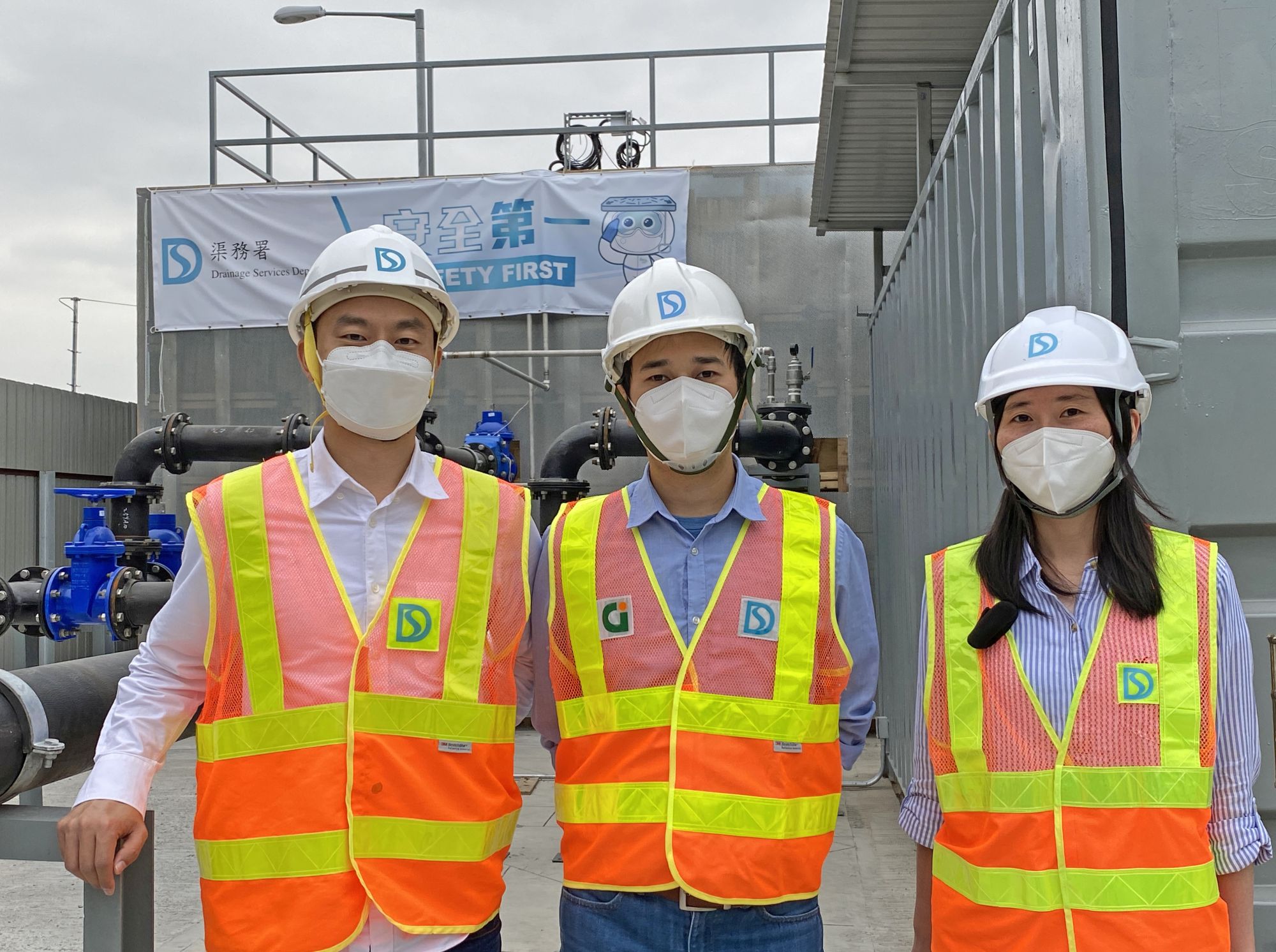 三位「渠记」同事表示很荣幸，能够以自己的专业知识为香港抗疫出力。左起：吴霆康、罗梓伟、封雪。