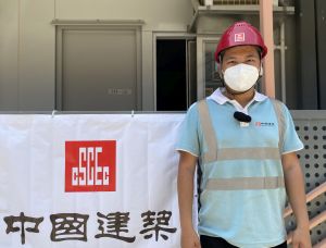 中国建筑工程（香港）有限公司见习工程师赵伟表示，能够参与抗疫工作，感到十分荣幸。