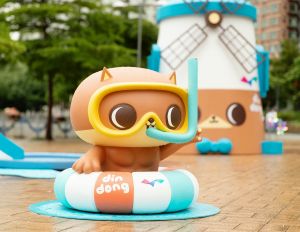 图示在荃湾西海滨举行的「水上嘉年华」，场内有多个「癫当」装置。