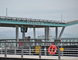 新南丫岛北角码头明日（11月14日）启用。它是政府推行「改善码头计划」下首个展开改善工程的项目。