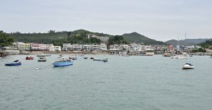 旅客可沿北角码头附近的南丫岛家乐径前往灯塔、北角山、南丫风采发电站的风车、榕树湾等。