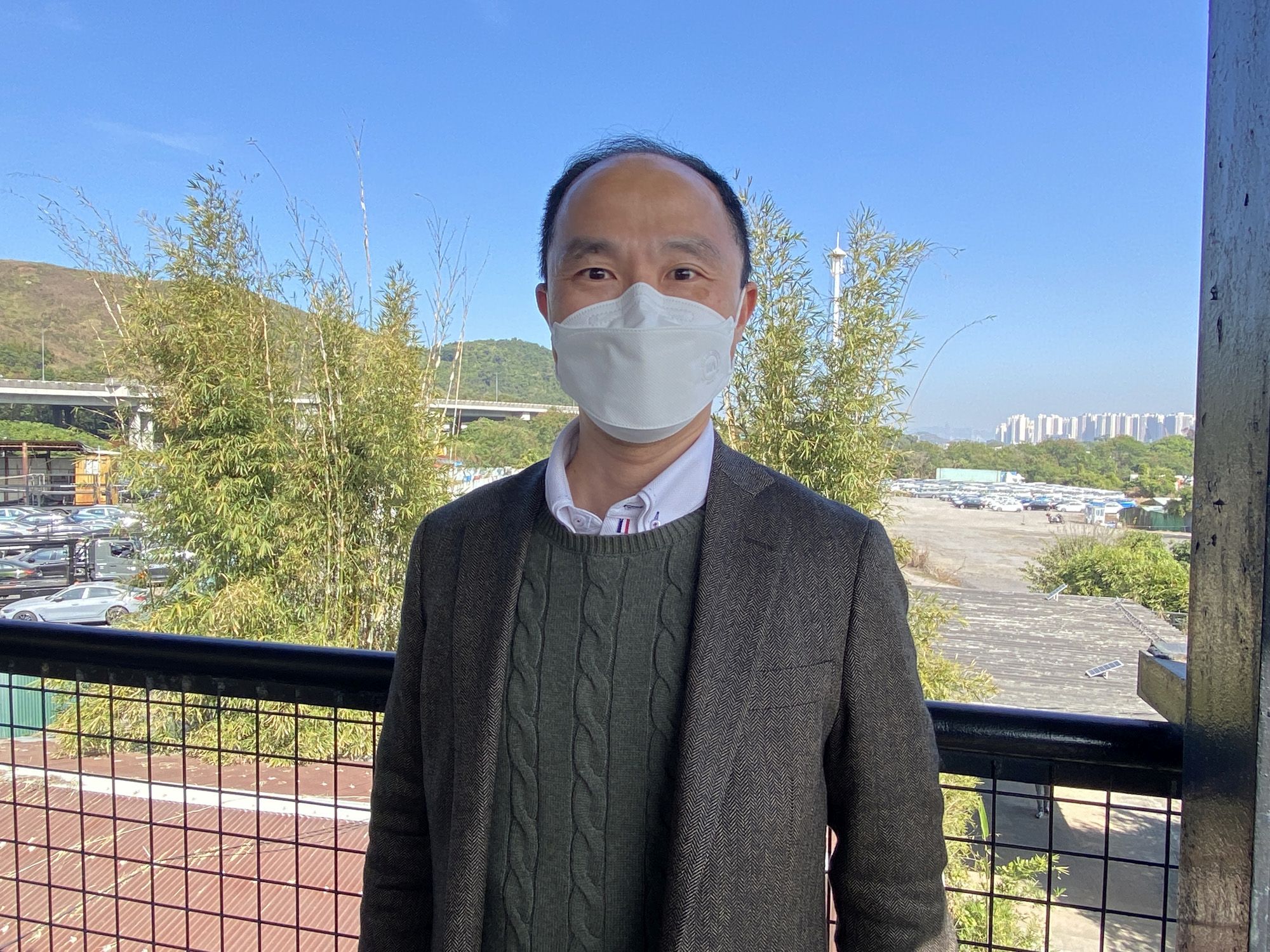 发展局首席助理秘书长袁承业表示，局方已加强督导和协调不同政府部门，为一些拟于私人土地重置的作业者，提供规划及地政上的意见。