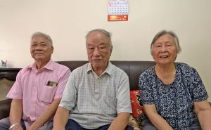 （左起）业主立案法团主席周先生、前司库戴先生和前秘书林女士表示，「2.0行动」和「招标妥」提供财政和技术支援，为他们在维修工程上提供清晰方向。