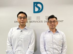 渠务署高级工程师（污水工程）刘伟杰（右）和高级工程师（顾问工程管理）张瀚熙（左）表示，NEC鼓励工程团队共同研究和采纳不同创新方案，以加快工程进度。