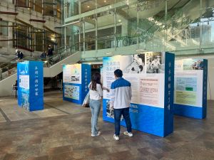 水务署将于12月至明年3月期间，在全港各区举行巡迴展览，介绍东江水供港的历史和发展。首场展览在添马政府总部举办，第二场展览设于乐富广场。